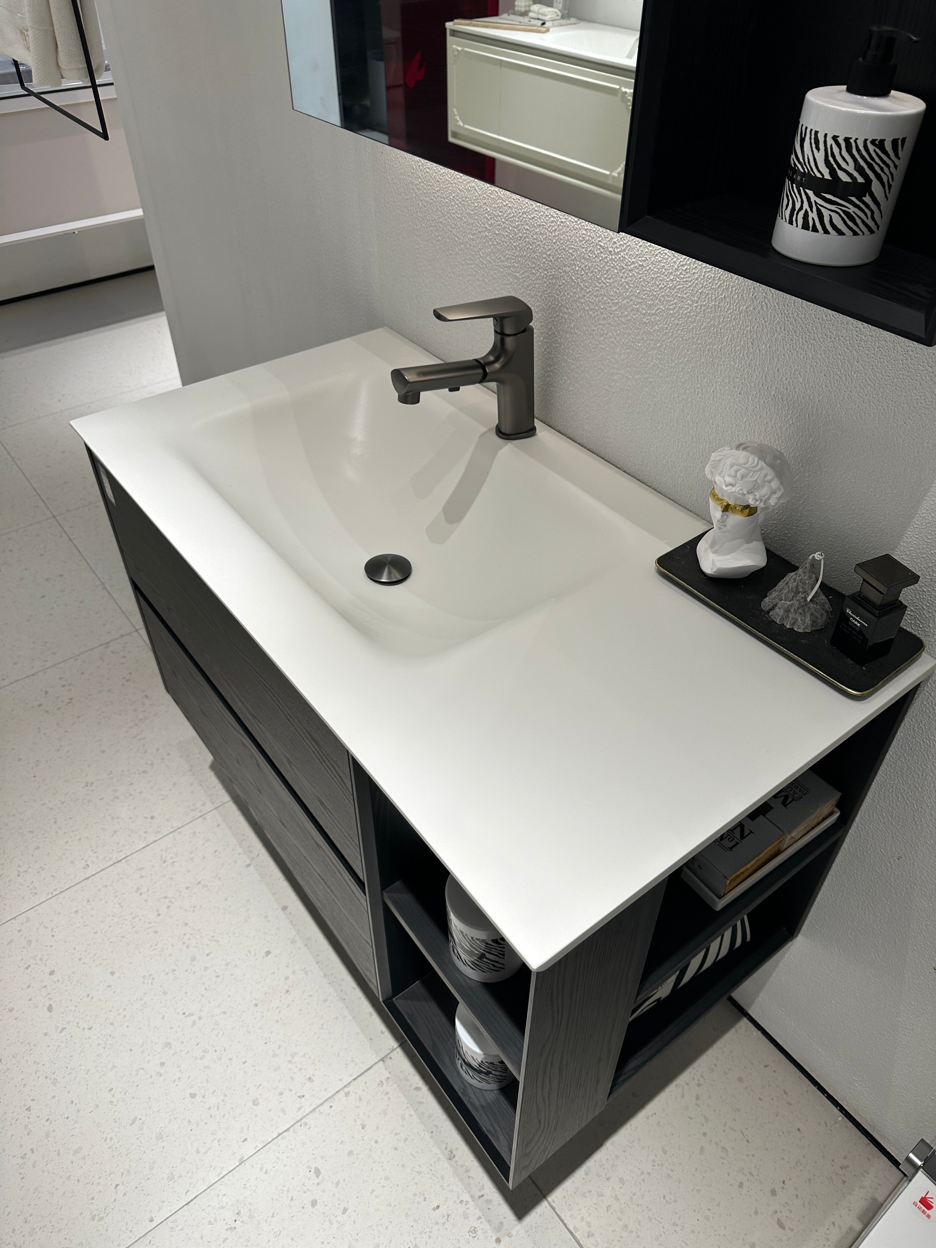 A621 Vanity in Black Veined Wood