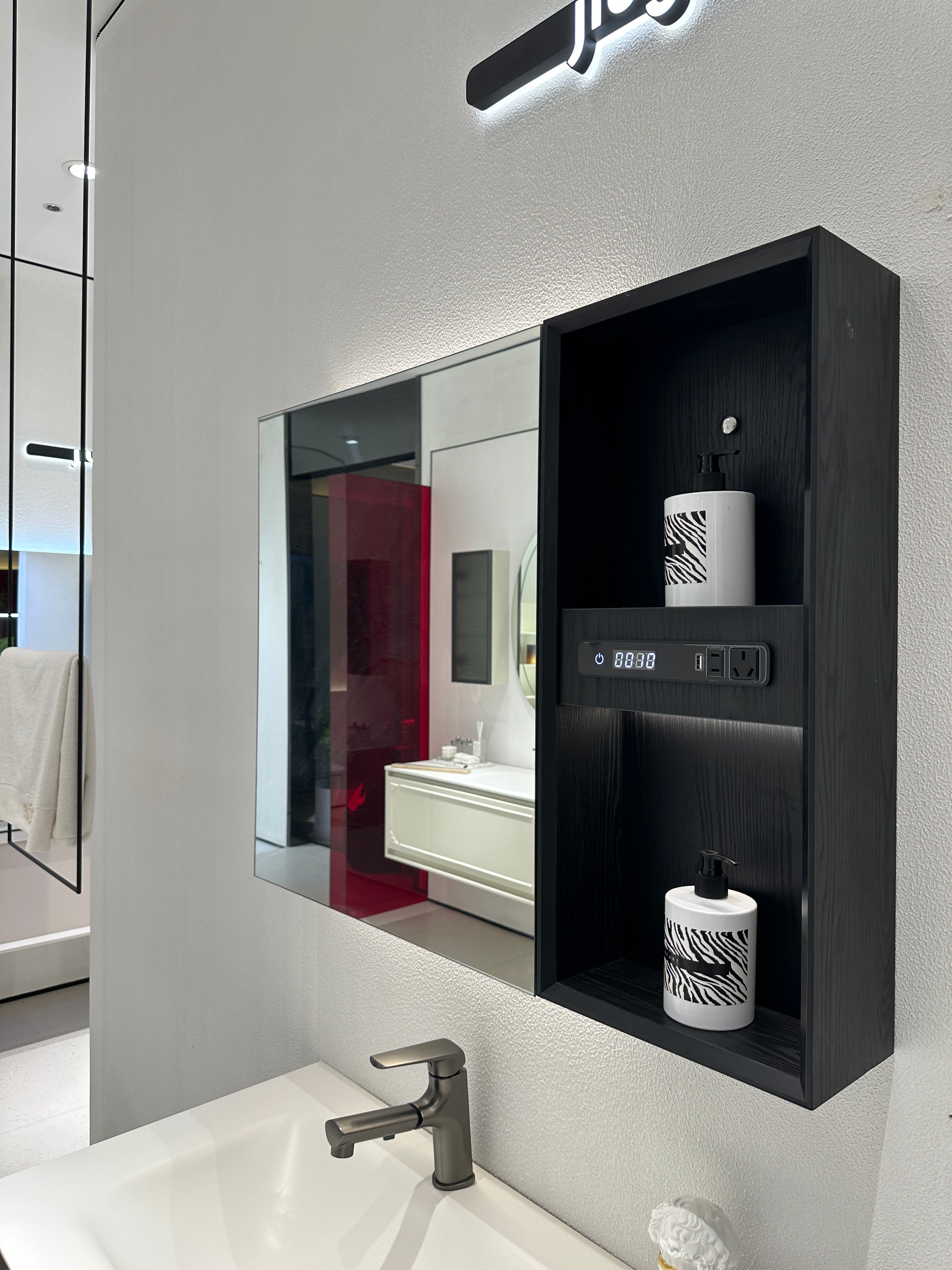 A621 Vanity in Black Veined Wood